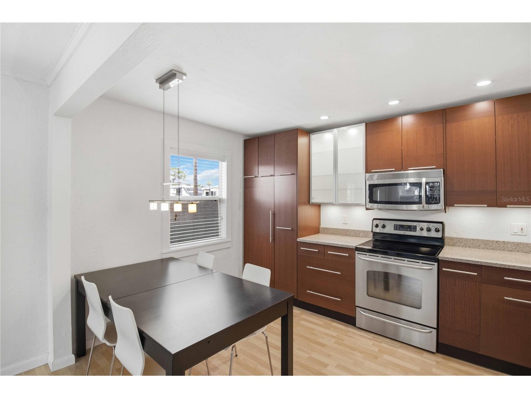 2134 Hively Street Sarasota FL 34231 A4689194 image10