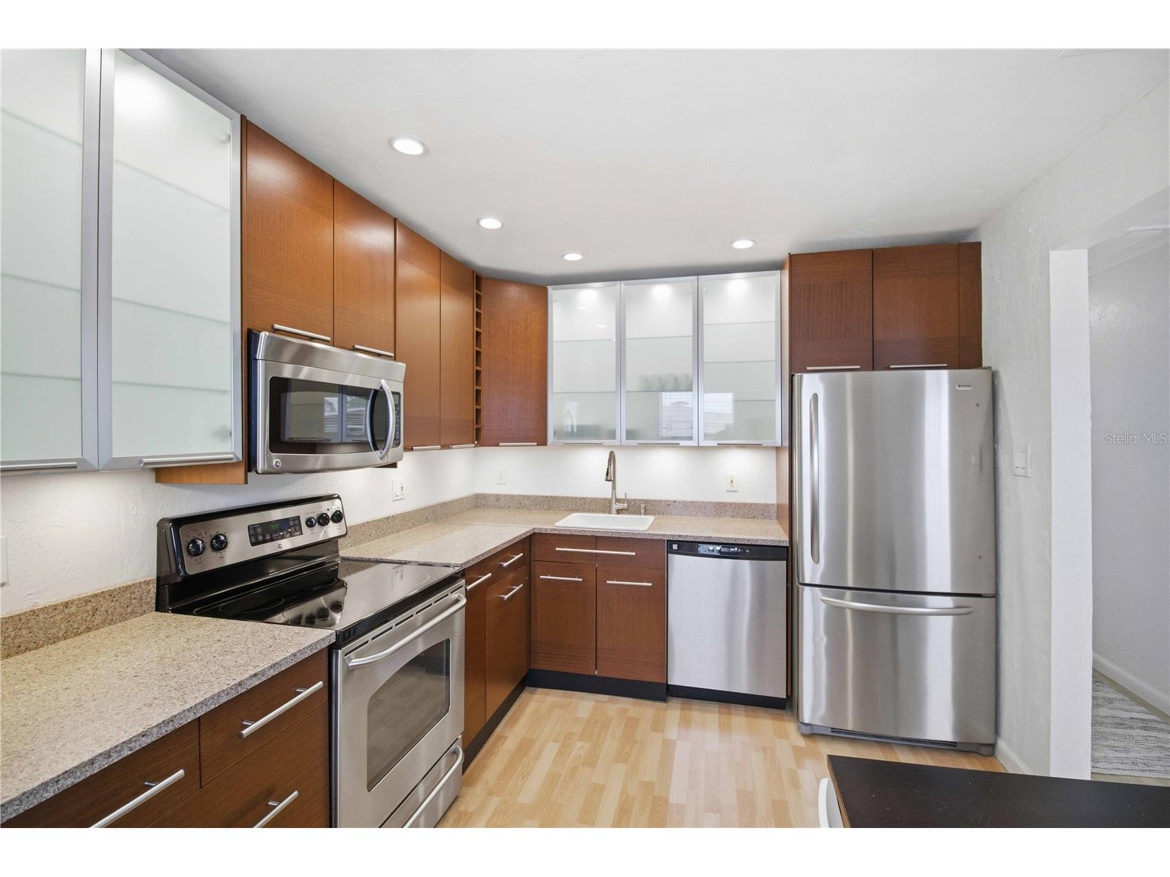 2134 Hively Street Sarasota FL 34231 A4689194 image16