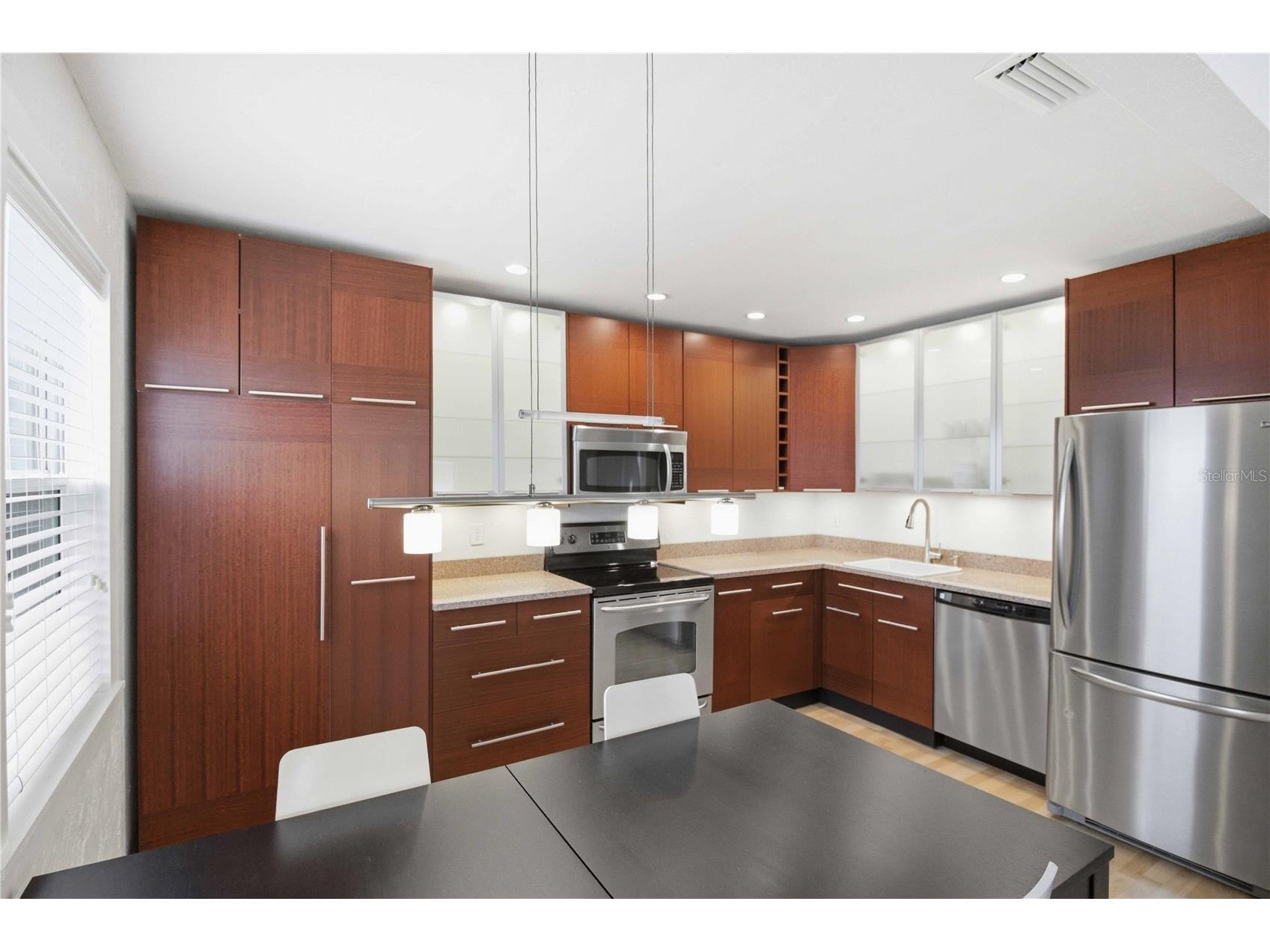 2134 Hively Street Sarasota FL 34231 A4689194 image2