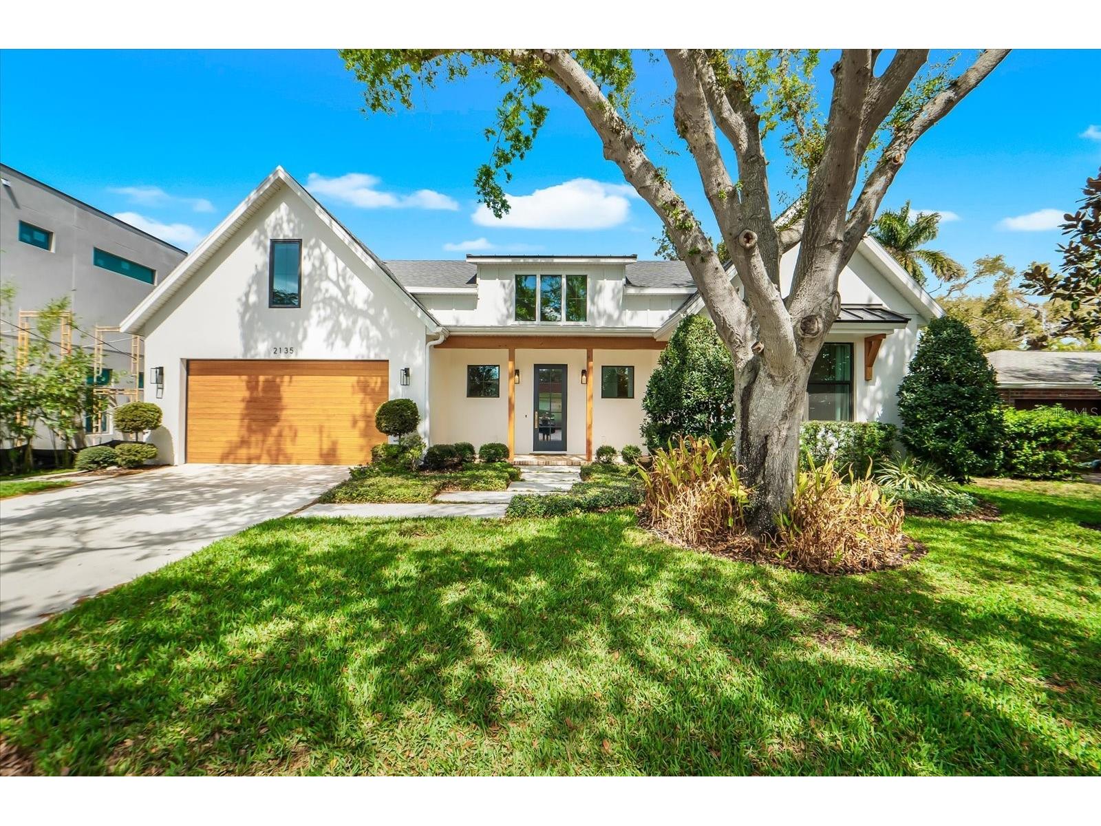 2135 Datura Street Sarasota FL 34239 A4685791 image1