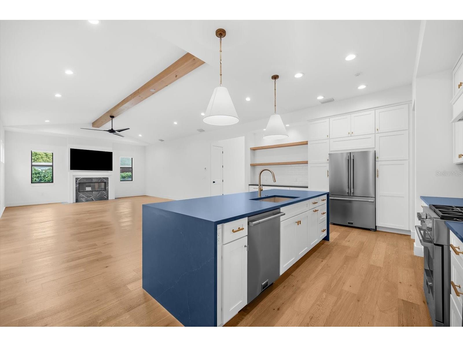 2135 Datura Street Sarasota FL 34239 A4685791 image11