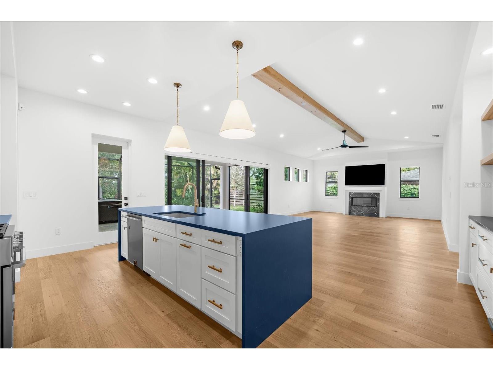 2135 Datura Street Sarasota FL 34239 A4685791 image14