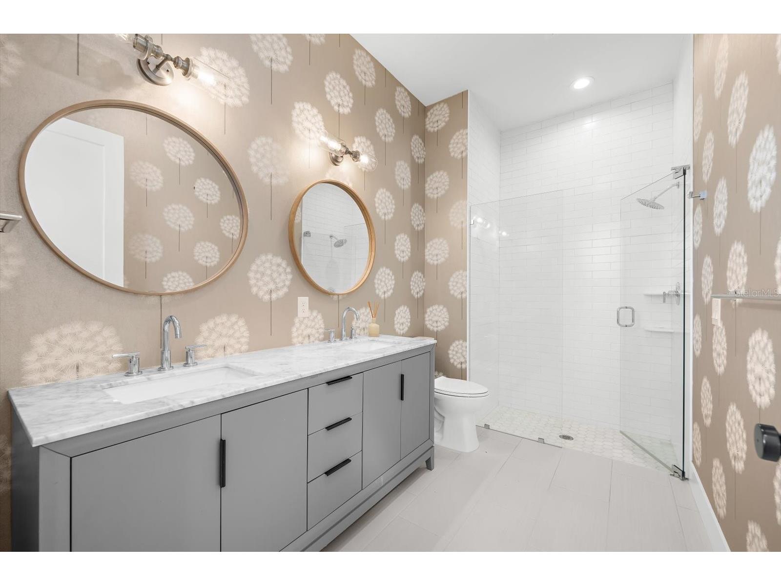 2135 Datura Street Sarasota FL 34239 A4685791 image27