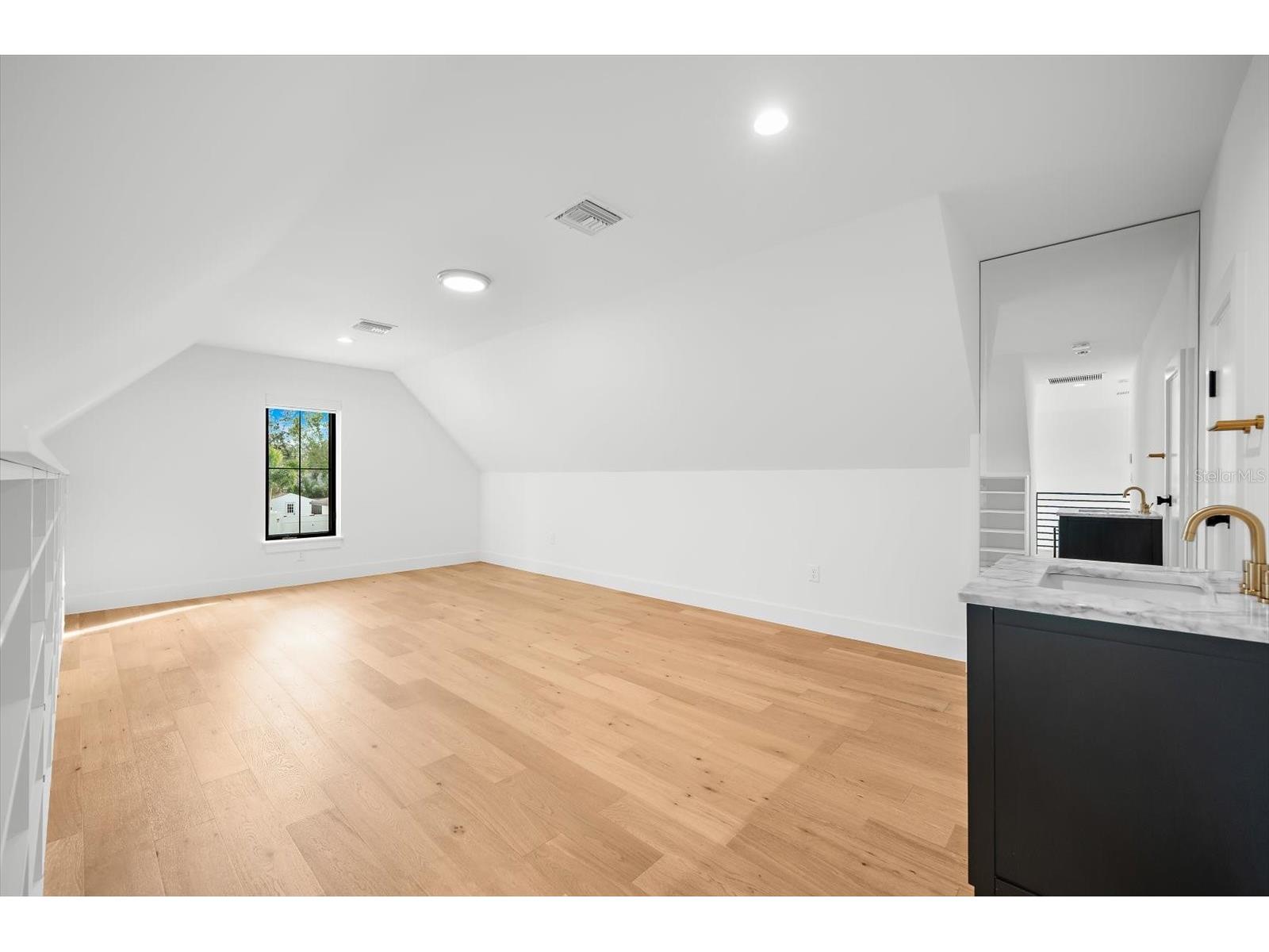 2135 Datura Street Sarasota FL 34239 A4685791 image32