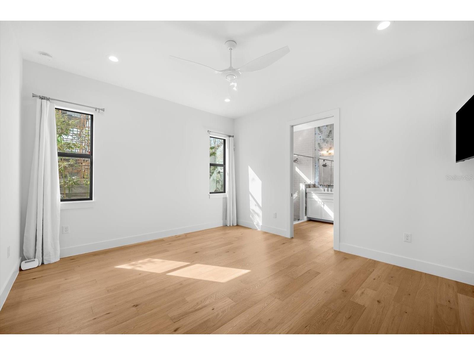 2135 Datura Street Sarasota FL 34239 A4685791 image35