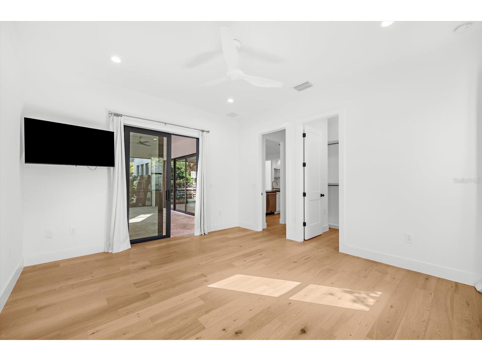 2135 Datura Street Sarasota FL 34239 A4685791 image39
