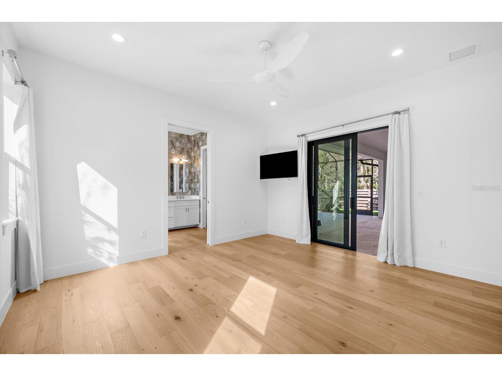 2135 Datura Street Sarasota FL 34239 A4685791 image41