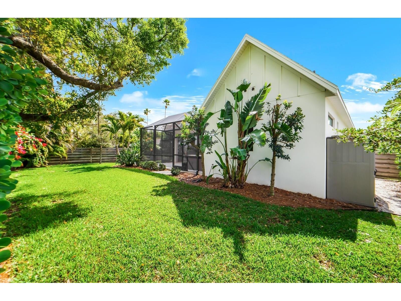 2135 Datura Street Sarasota FL 34239 A4685791 image57