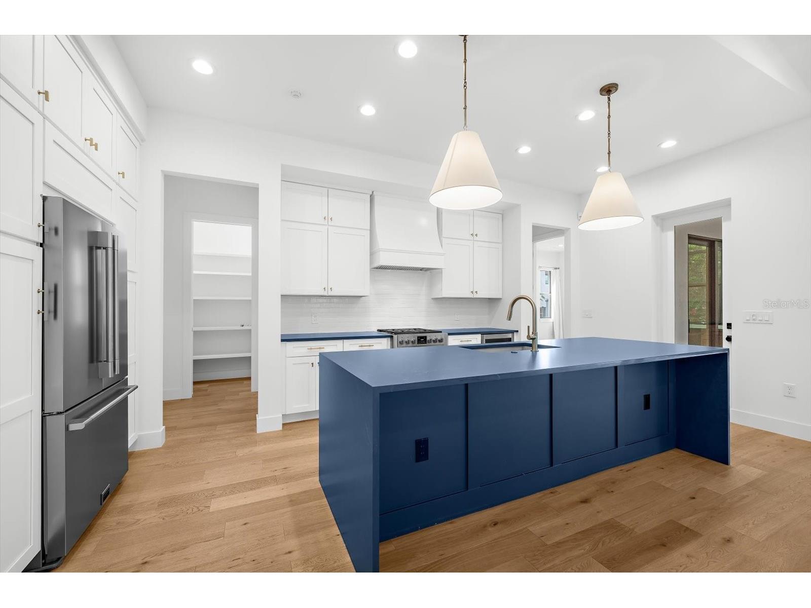 2135 Datura Street Sarasota FL 34239 A4685791 image8