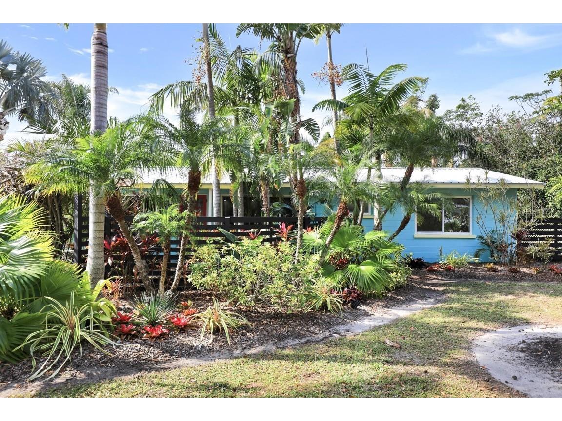 2135 Hyde Park Circle Sarasota FL 34239 A4636875 image1