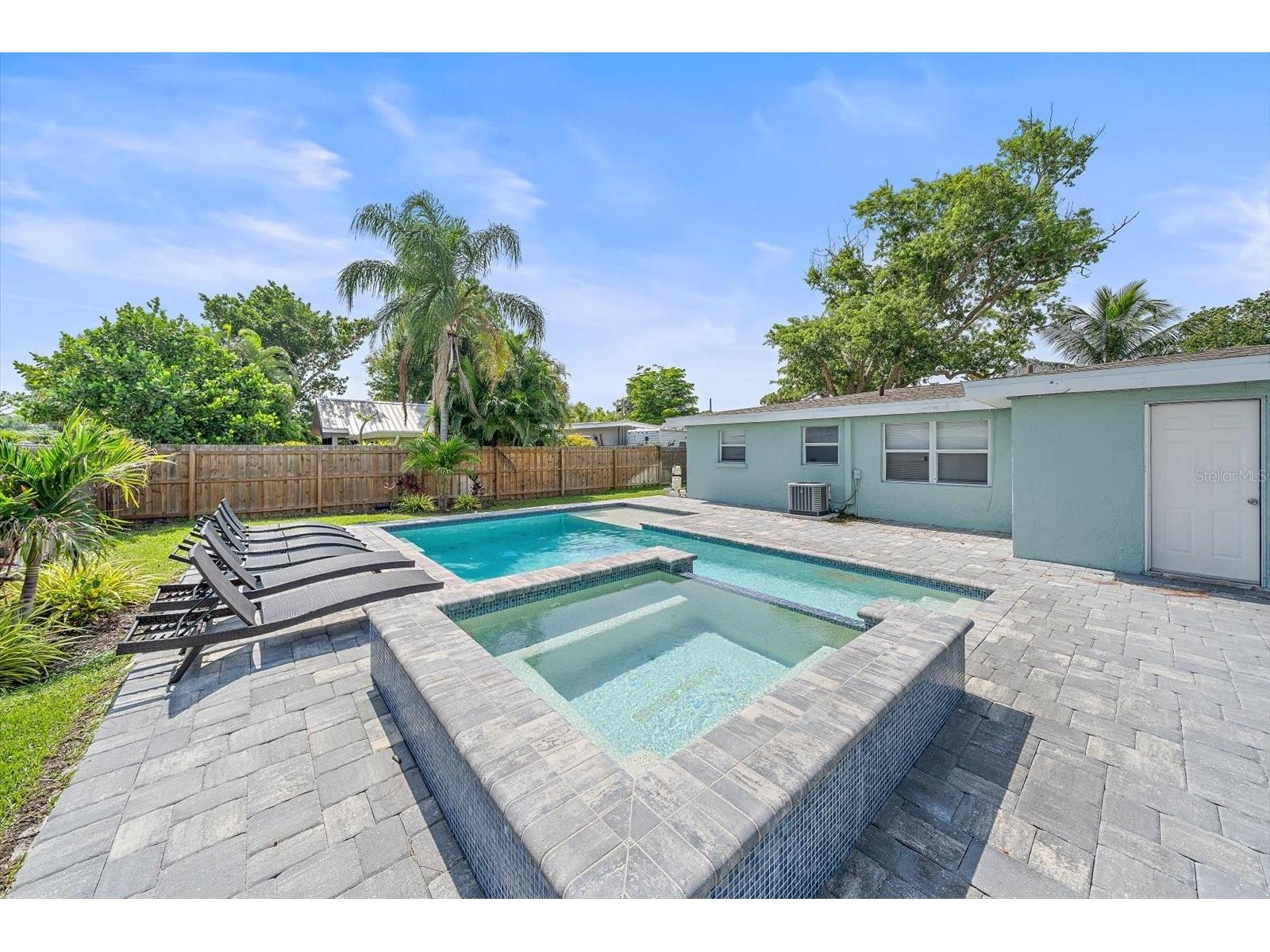 2135 Lee Lane Sarasota FL 34231 A4700793 image2