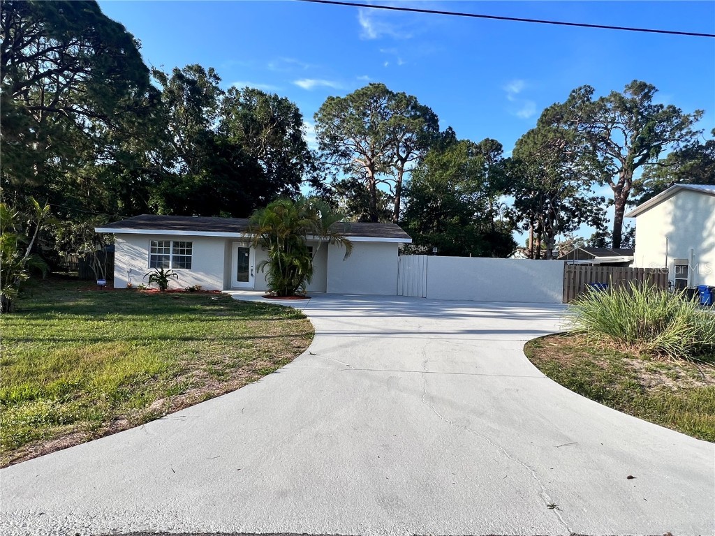 2136 Brueckner Drive Sarasota FL 34231 A4570355 image1