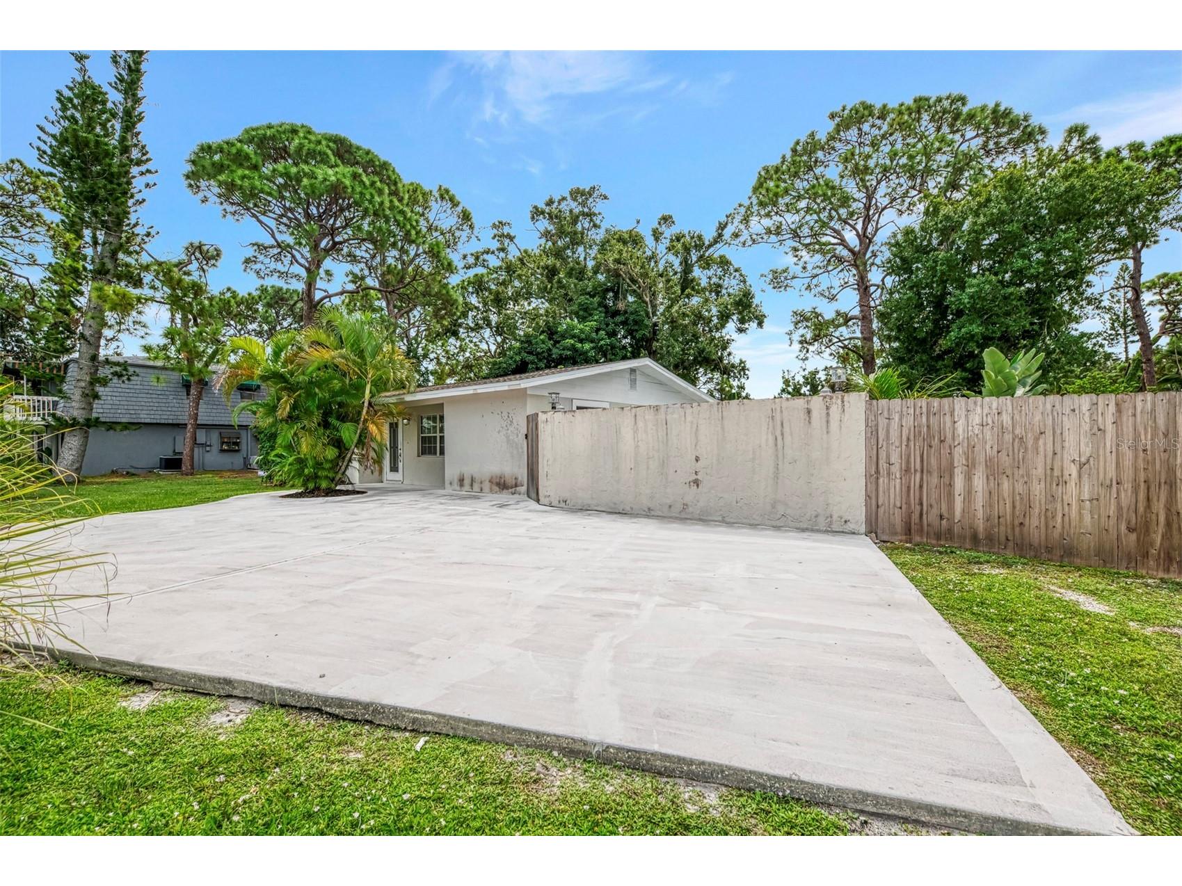 2136 Brueckner Drive Sarasota FL 34231 A4699871 image2