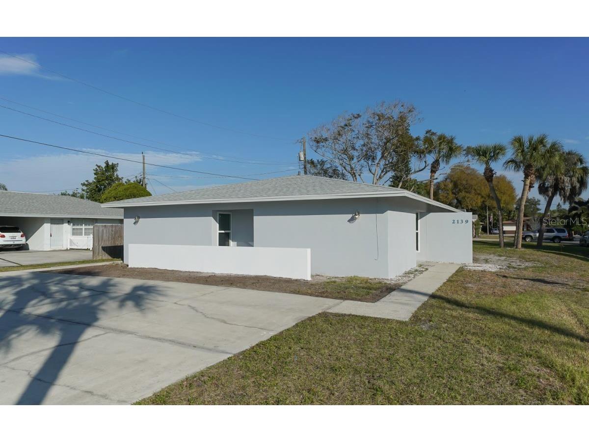 2137 Couver Drive Sarasota FL 34231 A4590173 image1