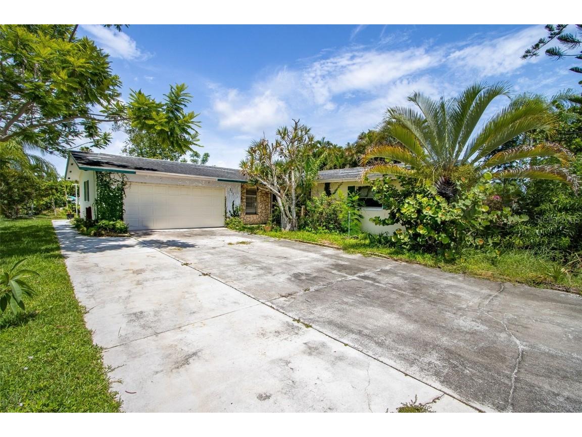 2137 Saint Croix Avenue Fort Myers FL 33905 TB8399944 image1