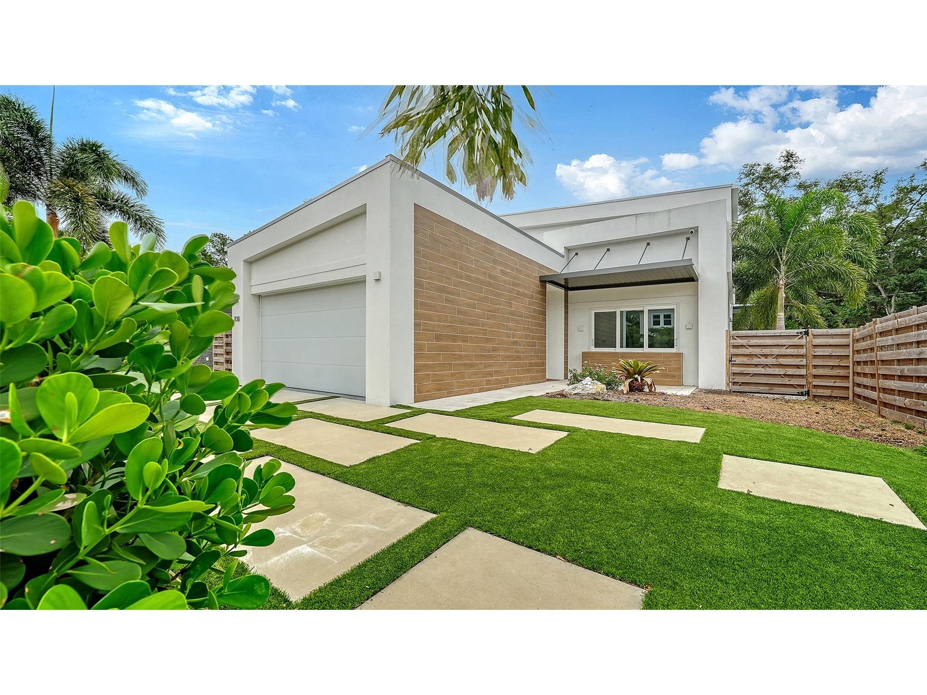 2138 Hawthorne Street Sarasota FL 34239 A4696176 image1