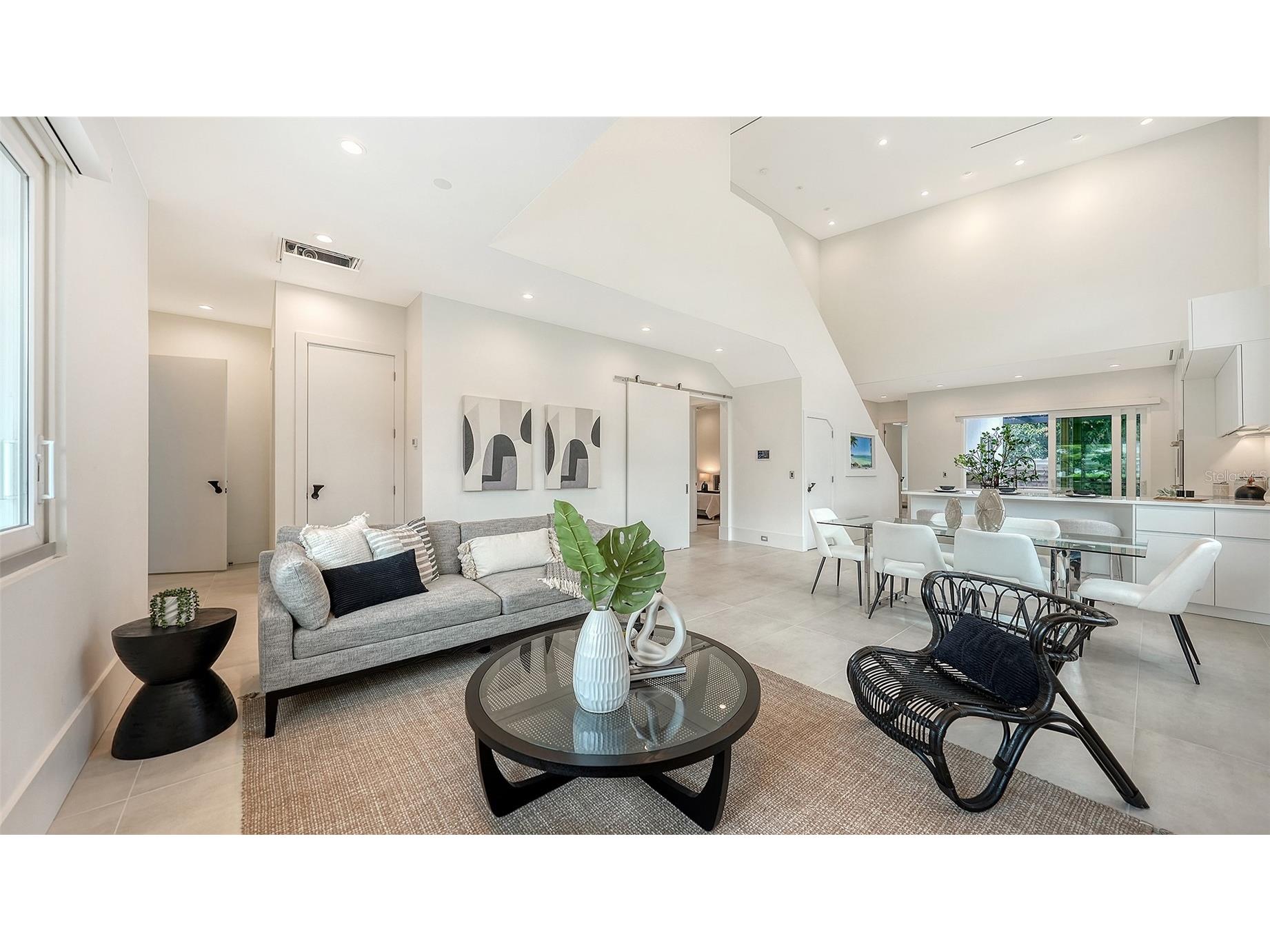 2138 Hawthorne Street Sarasota FL 34239 A4696176 image10