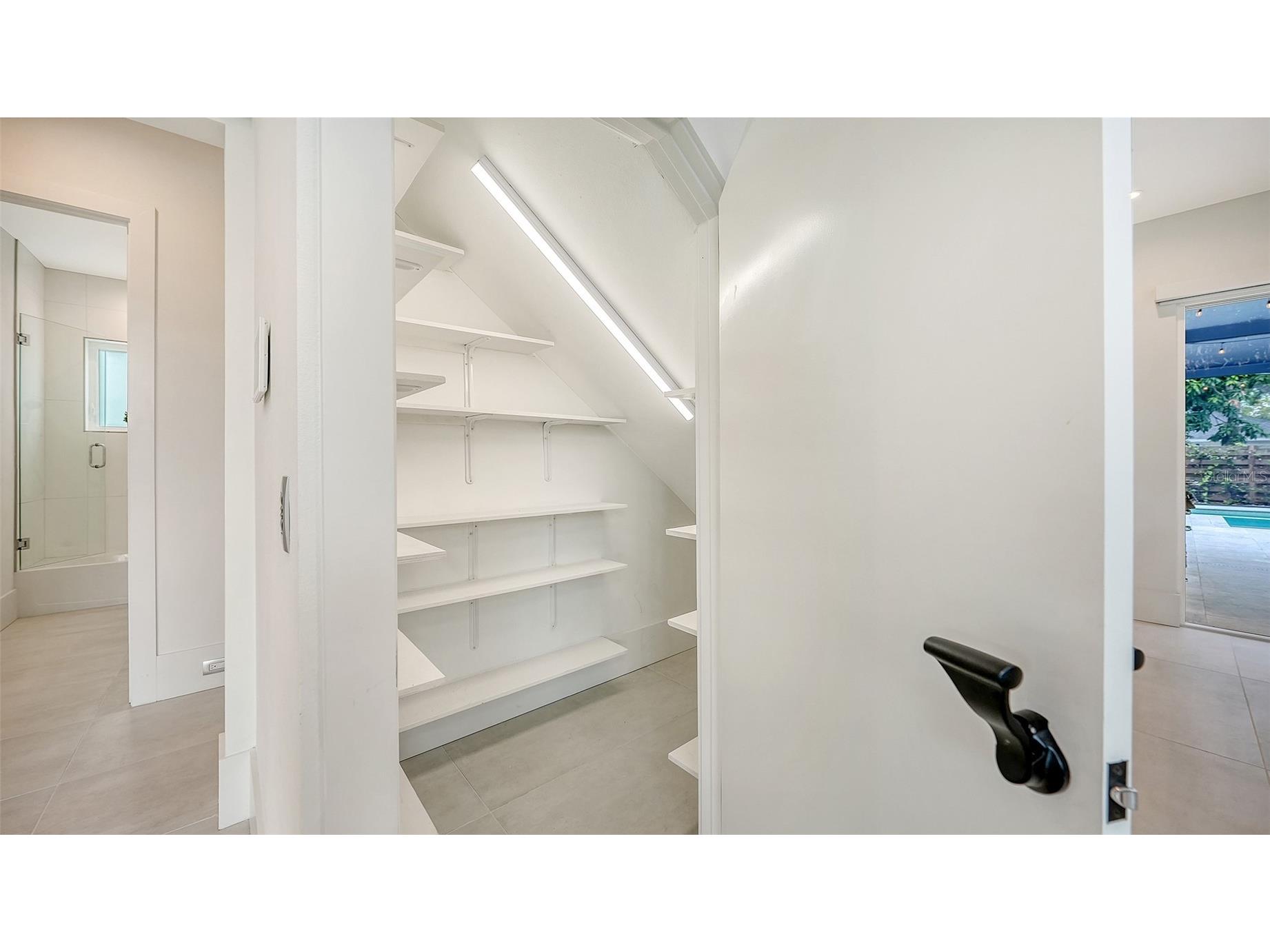 2138 Hawthorne Street Sarasota FL 34239 A4696176 image14