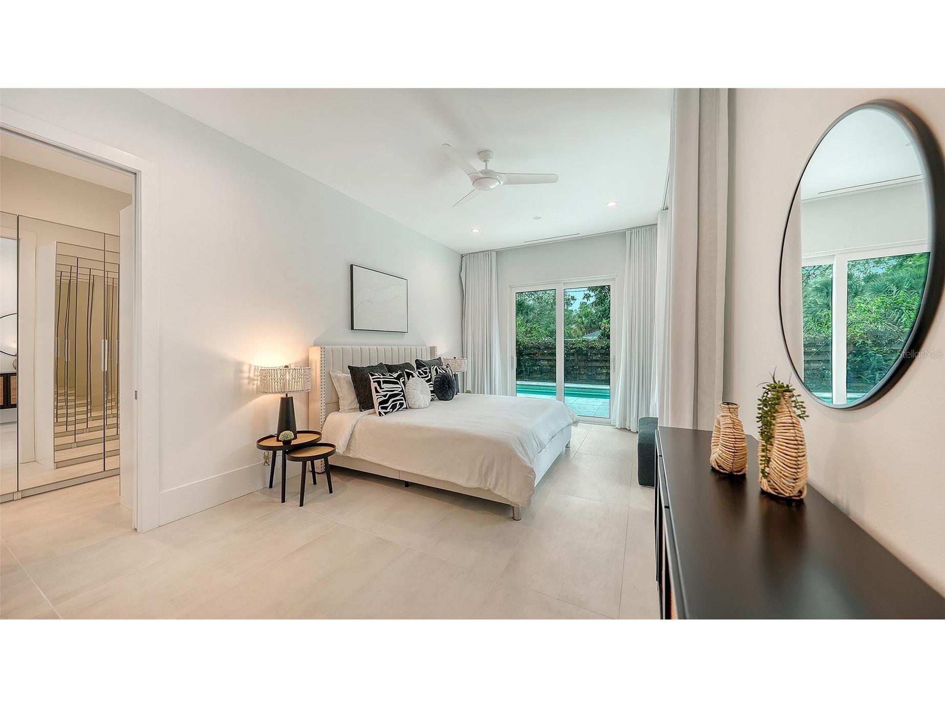 2138 Hawthorne Street Sarasota FL 34239 A4696176 image16