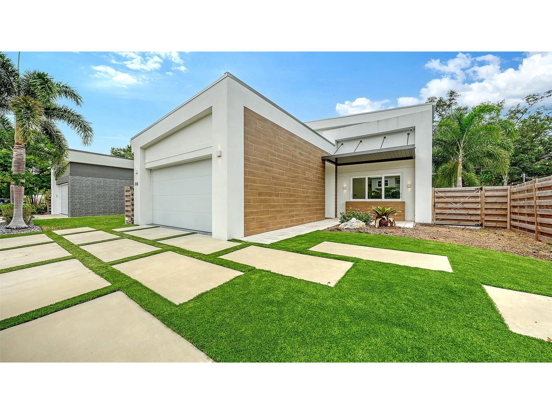 2138 Hawthorne Street Sarasota FL 34239 A4696176 image2