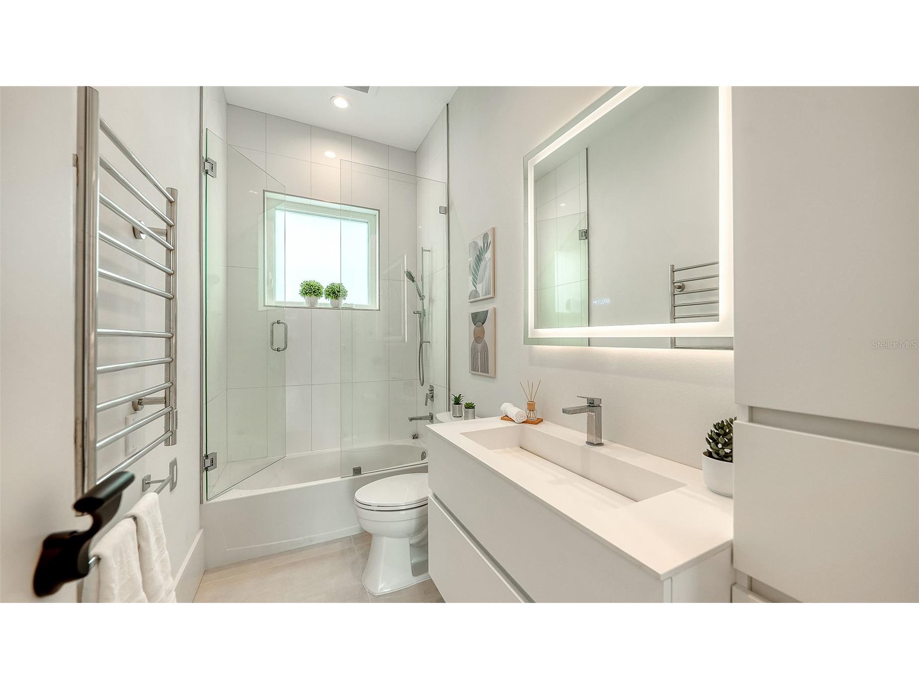 2138 Hawthorne Street Sarasota FL 34239 A4696176 image24