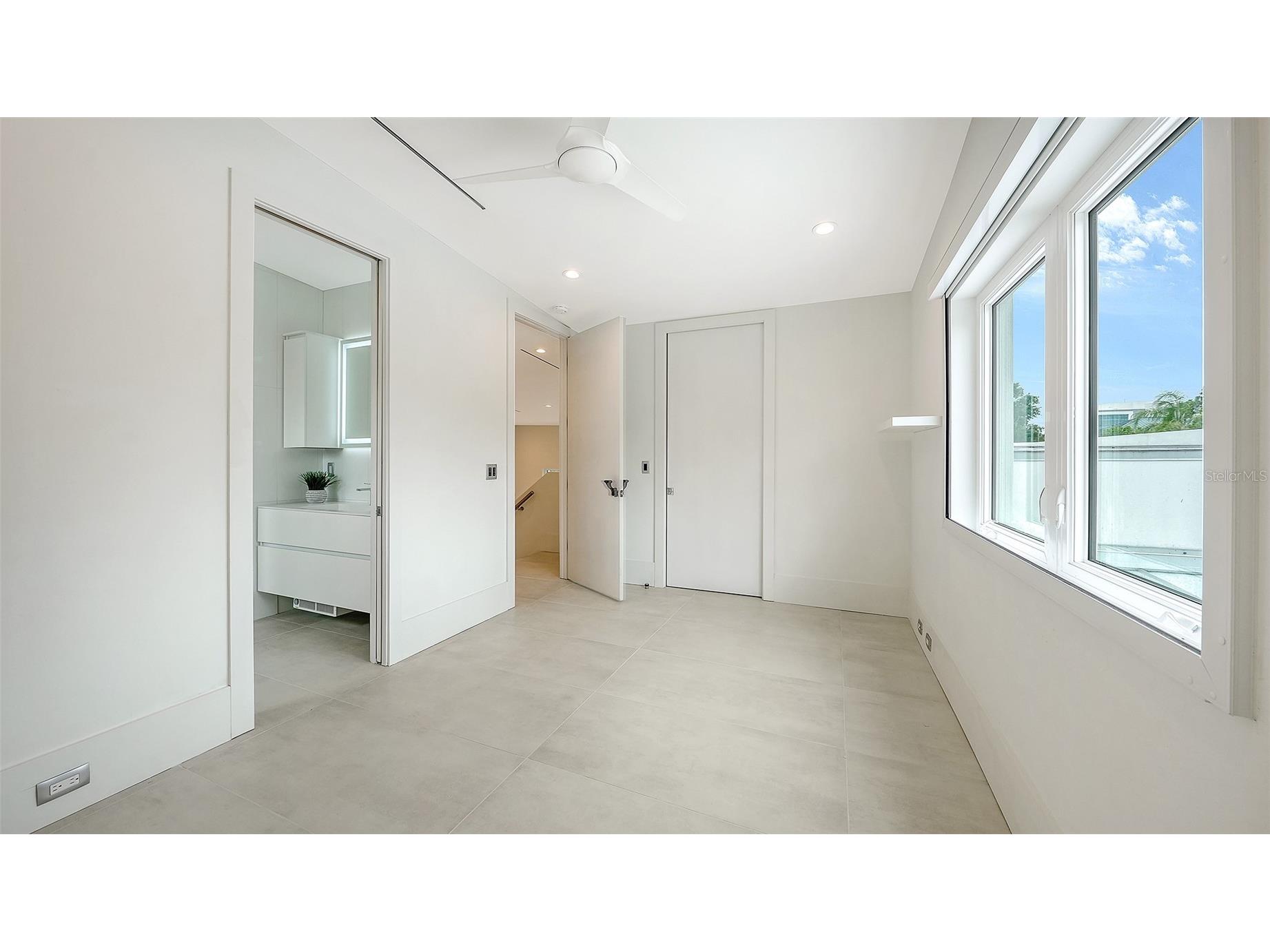 2138 Hawthorne Street Sarasota FL 34239 A4696176 image27