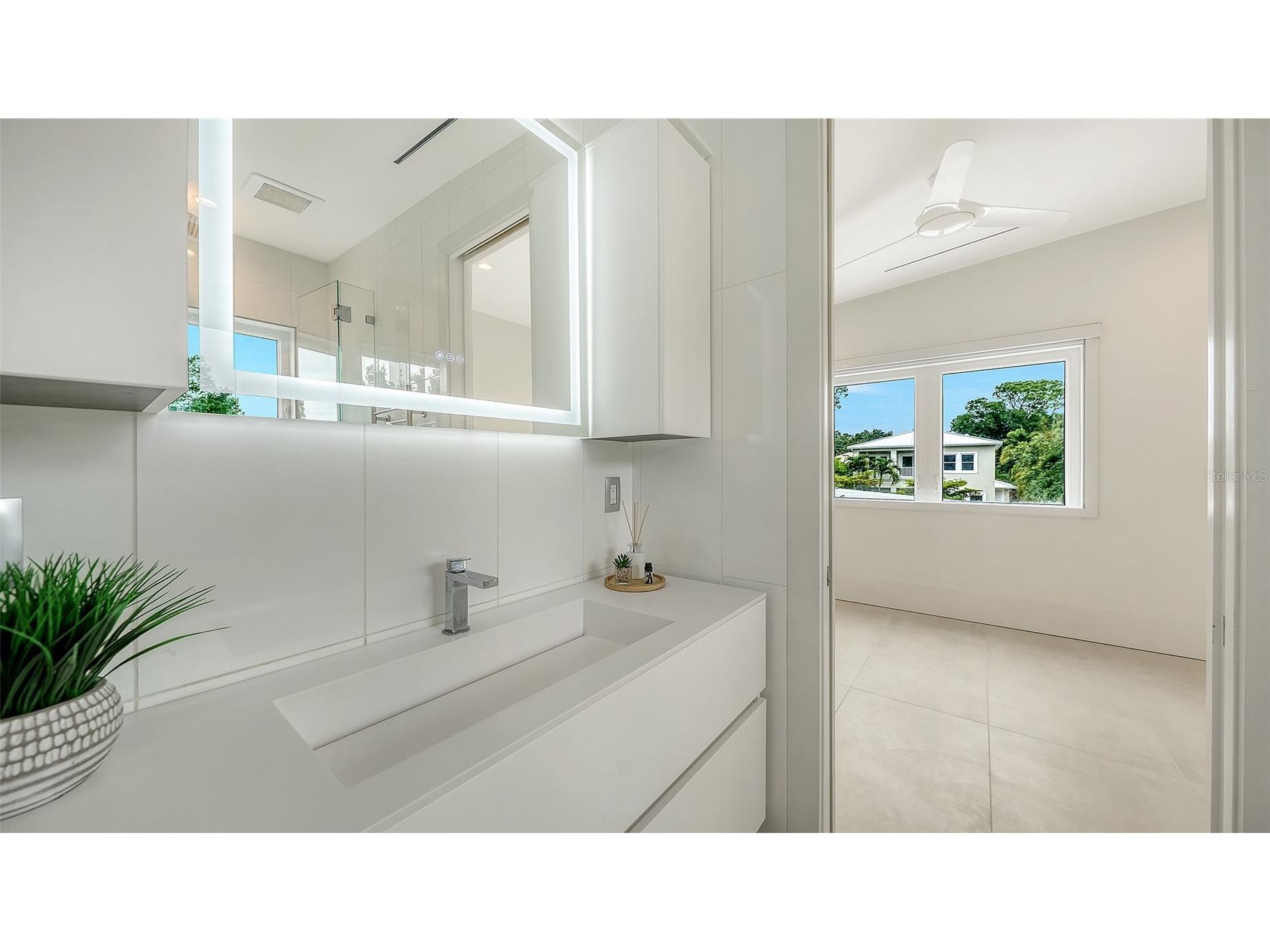 2138 Hawthorne Street Sarasota FL 34239 A4696176 image29