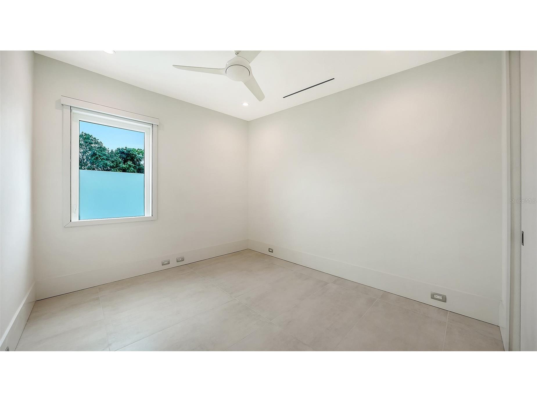 2138 Hawthorne Street Sarasota FL 34239 A4696176 image30