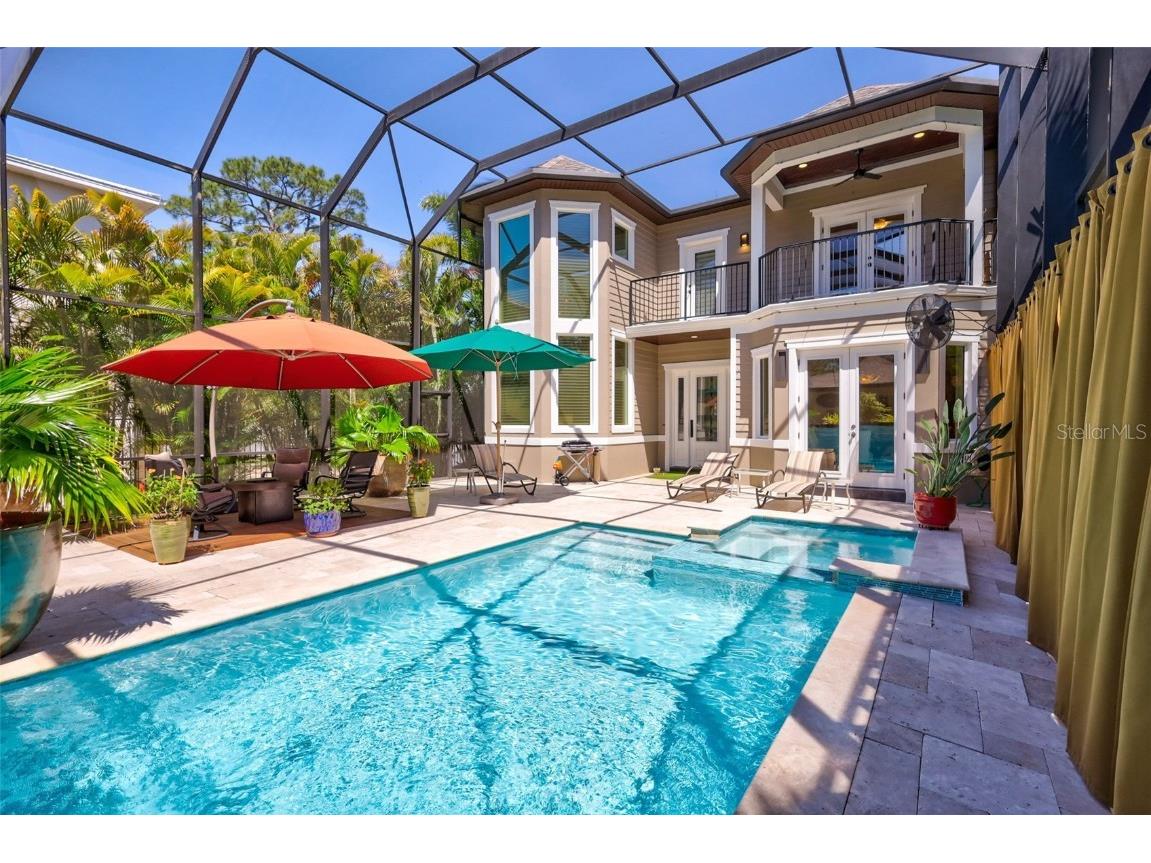 2139 Hawthorne Street Sarasota FL 34239 A4633917 image1