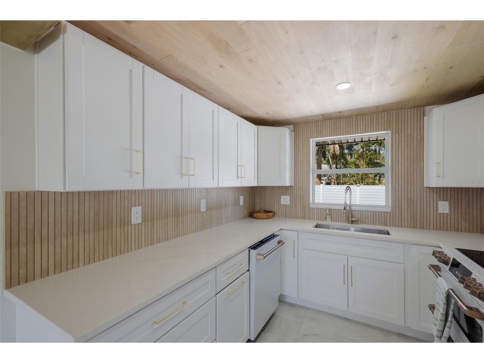 214 85th Street Holmes Beach FL 34217 TB8510500 image14