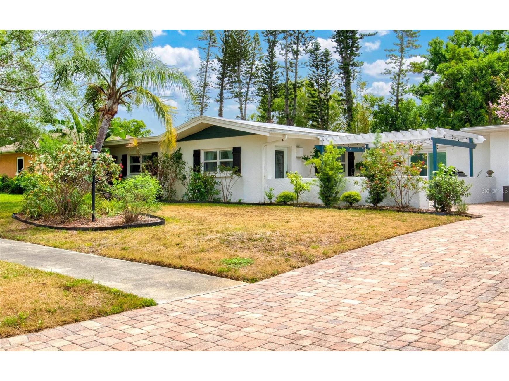 214 Gaines Avenue Sarasota FL 34243 A4688411 image1