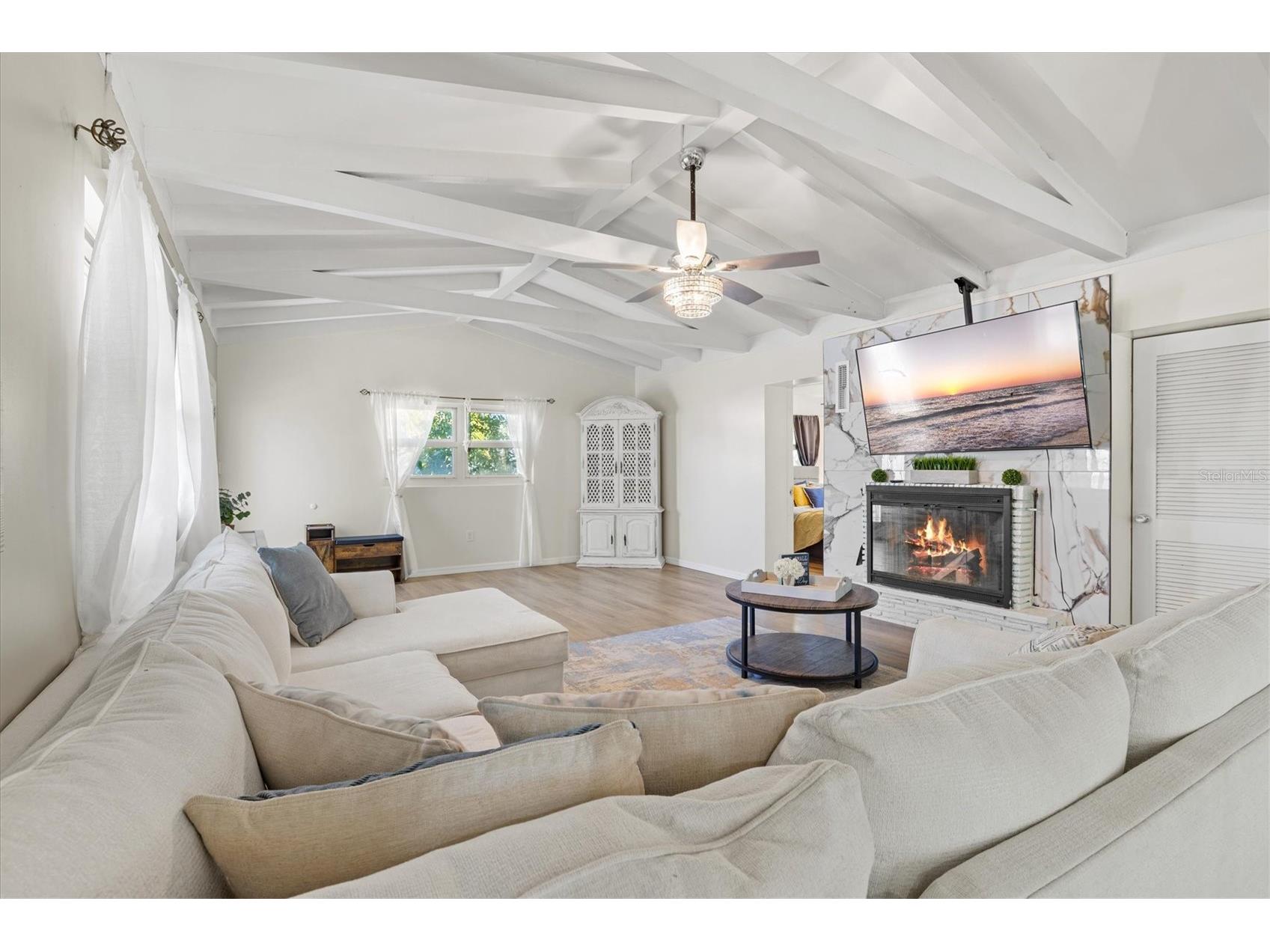 214 Gaines Avenue Sarasota FL 34243 A4688411 image17