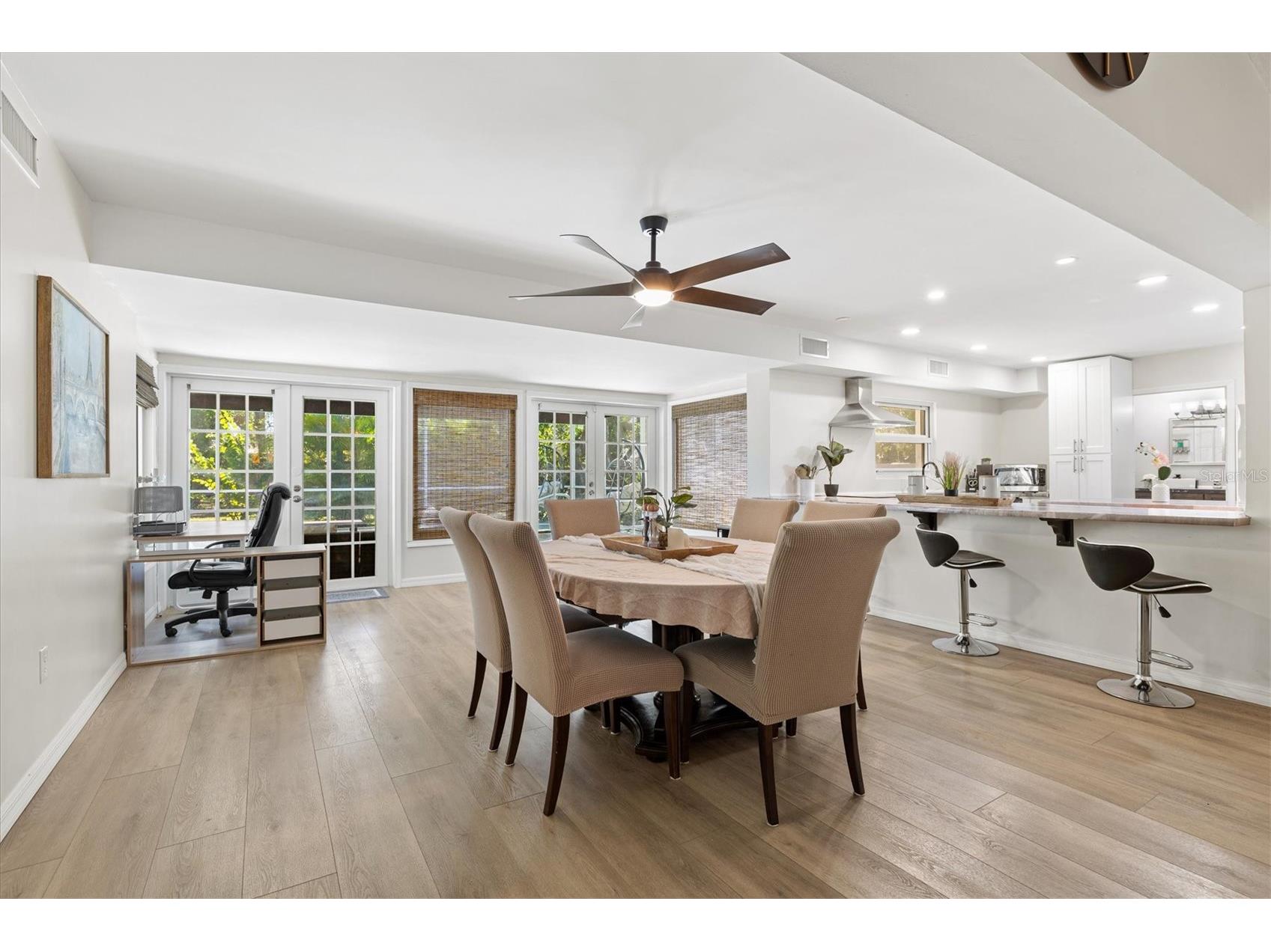 214 Gaines Avenue Sarasota FL 34243 A4688411 image18