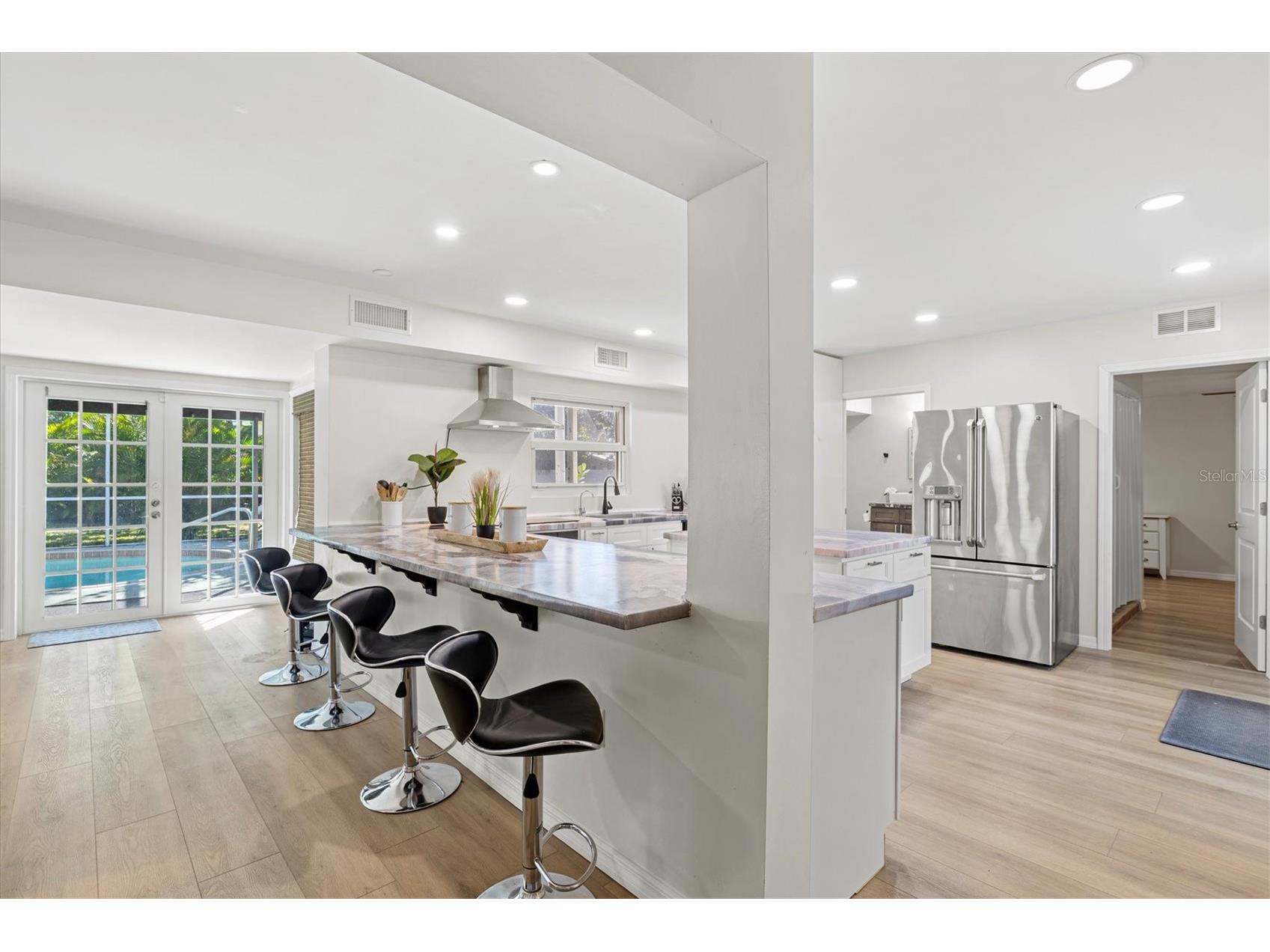 214 Gaines Avenue Sarasota FL 34243 A4688411 image25