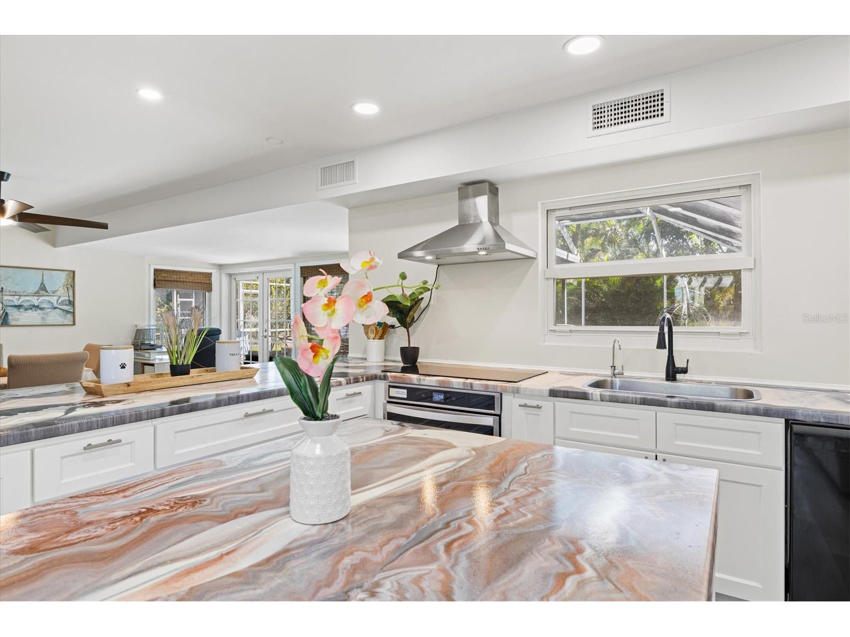 214 Gaines Avenue Sarasota FL 34243 A4688411 image27
