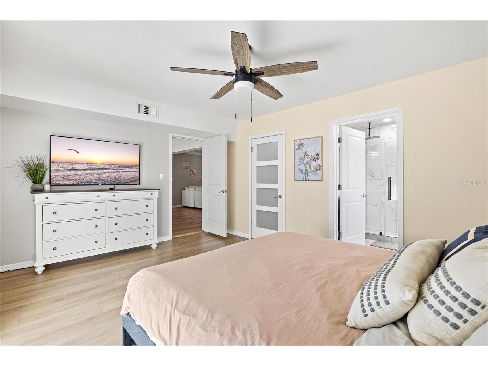 214 Gaines Avenue Sarasota FL 34243 A4688411 image33