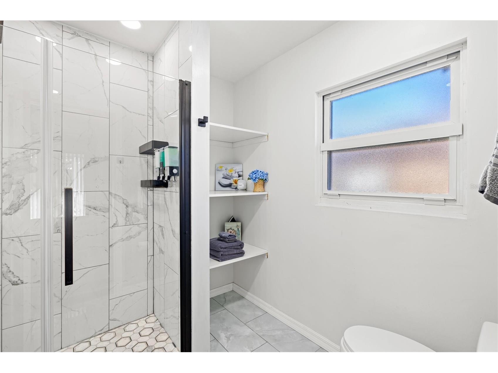 214 Gaines Avenue Sarasota FL 34243 A4688411 image35