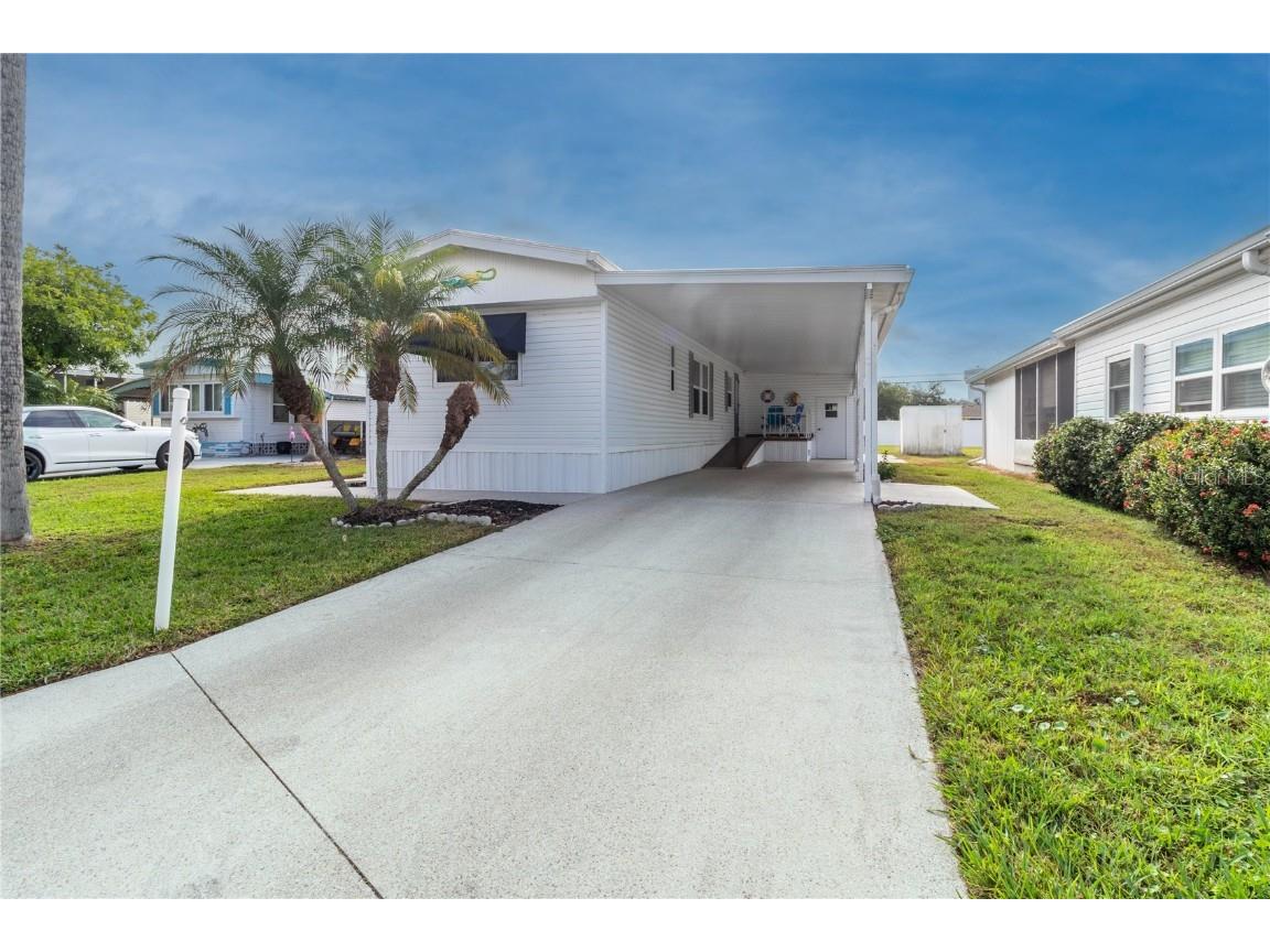 214 Leisure Way Palmetto FL 34221 A4674215 image1