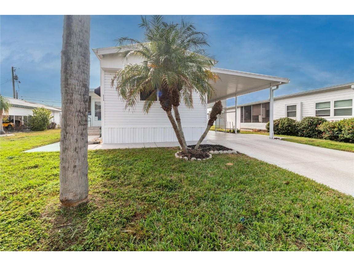 214 Leisure Way Palmetto FL 34221 A4674215 image4