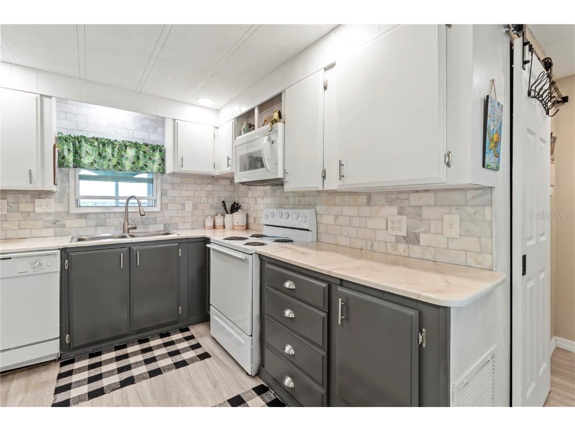 214 Leisure Way Palmetto FL 34221 A4674215 image8