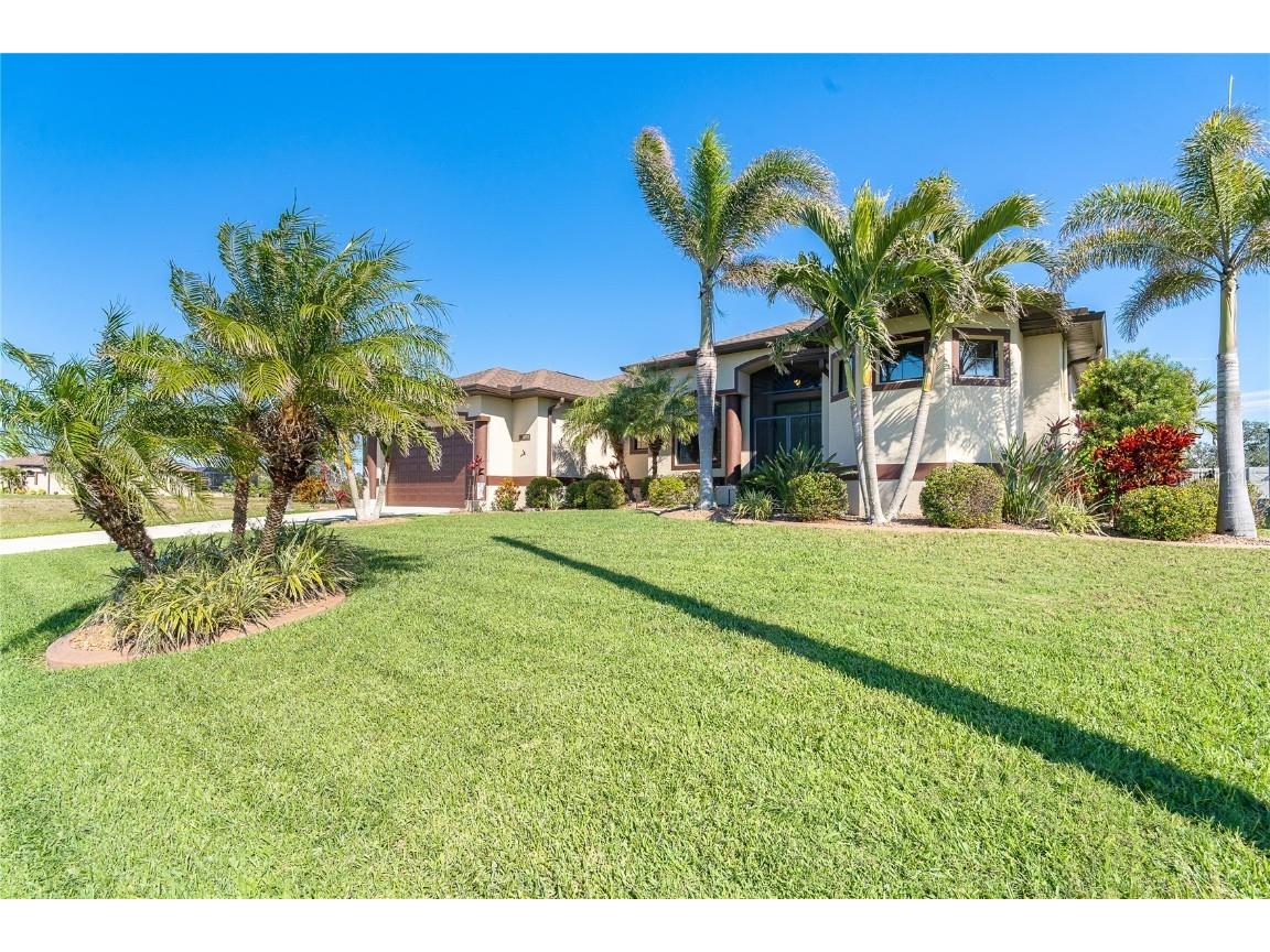 214 W Pine Valley Lane Rotonda West FL 33947 D6140213 image1