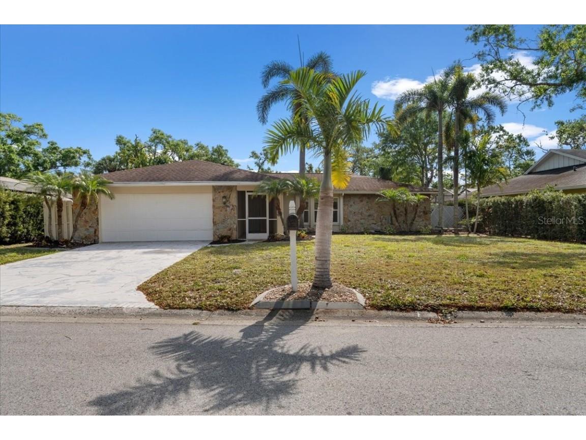 214 Whispering Oaks Court Sarasota FL 34232 N6138000 image1