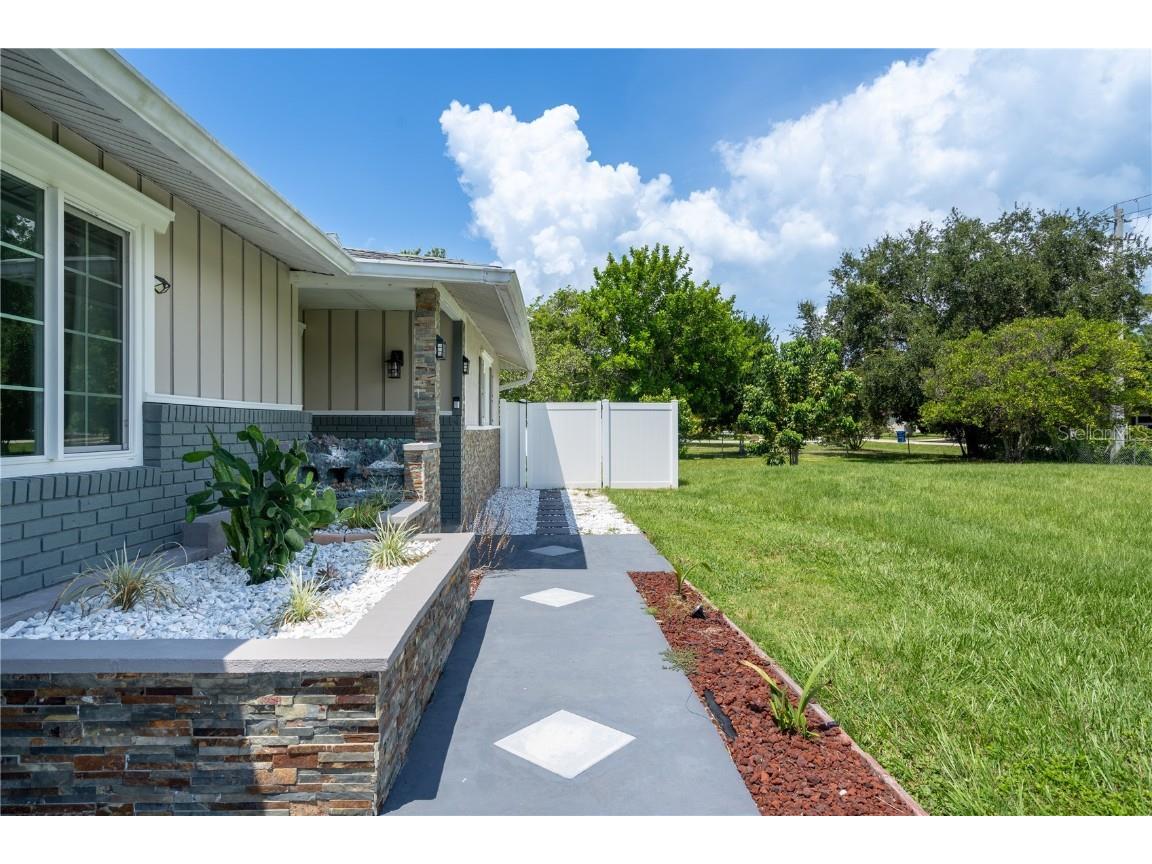 2140 Pinehurst Street Sarasota FL 34231 A4538270 image4