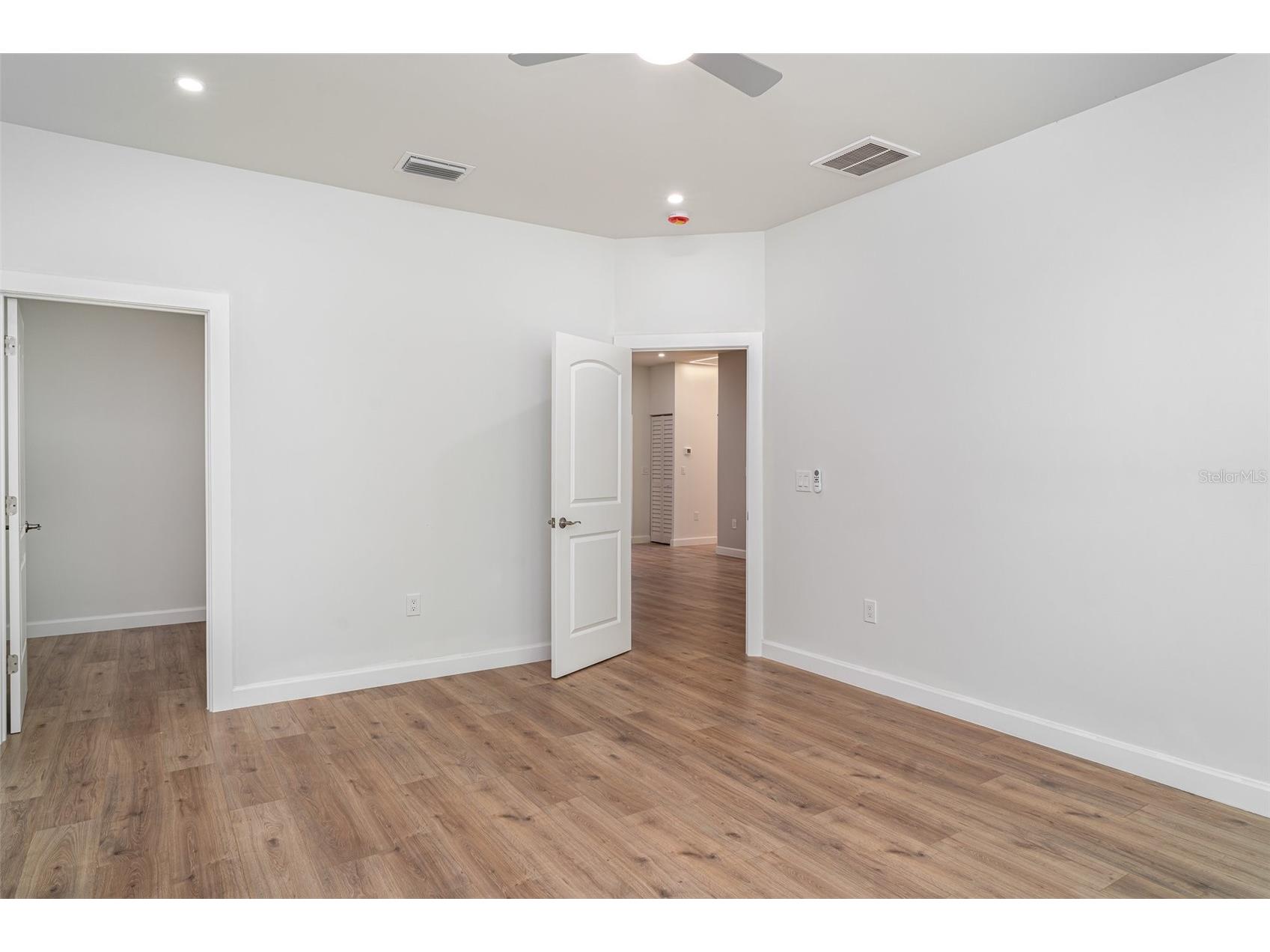 2141 Cork Oak Street Sarasota FL 34232 A4680749 image11