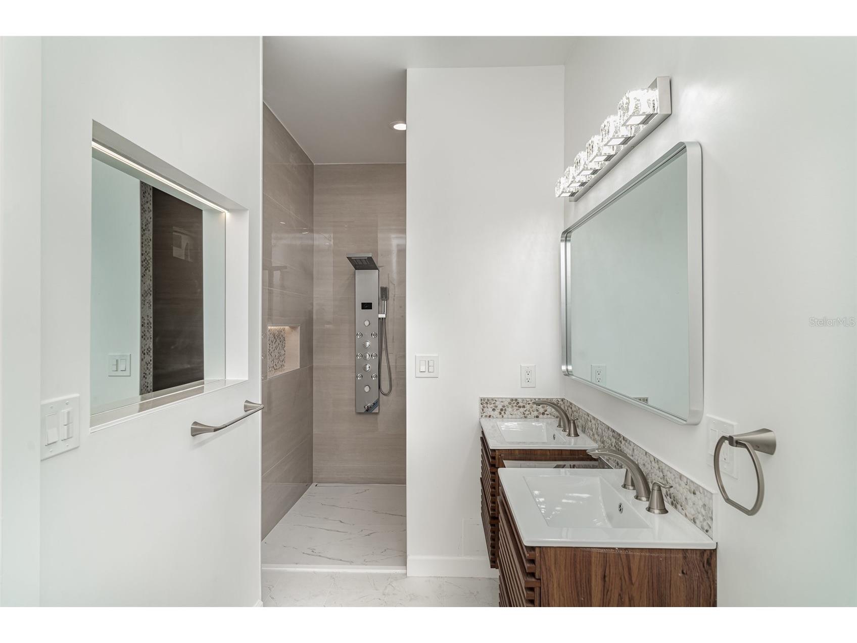 2141 Cork Oak Street Sarasota FL 34232 A4680749 image12