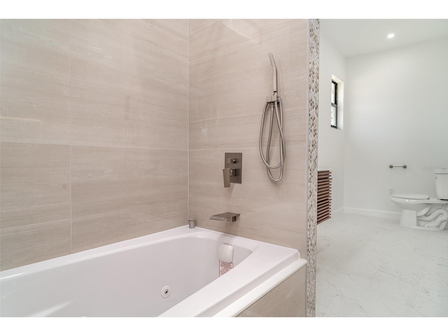 2141 Cork Oak Street Sarasota FL 34232 A4680749 image13