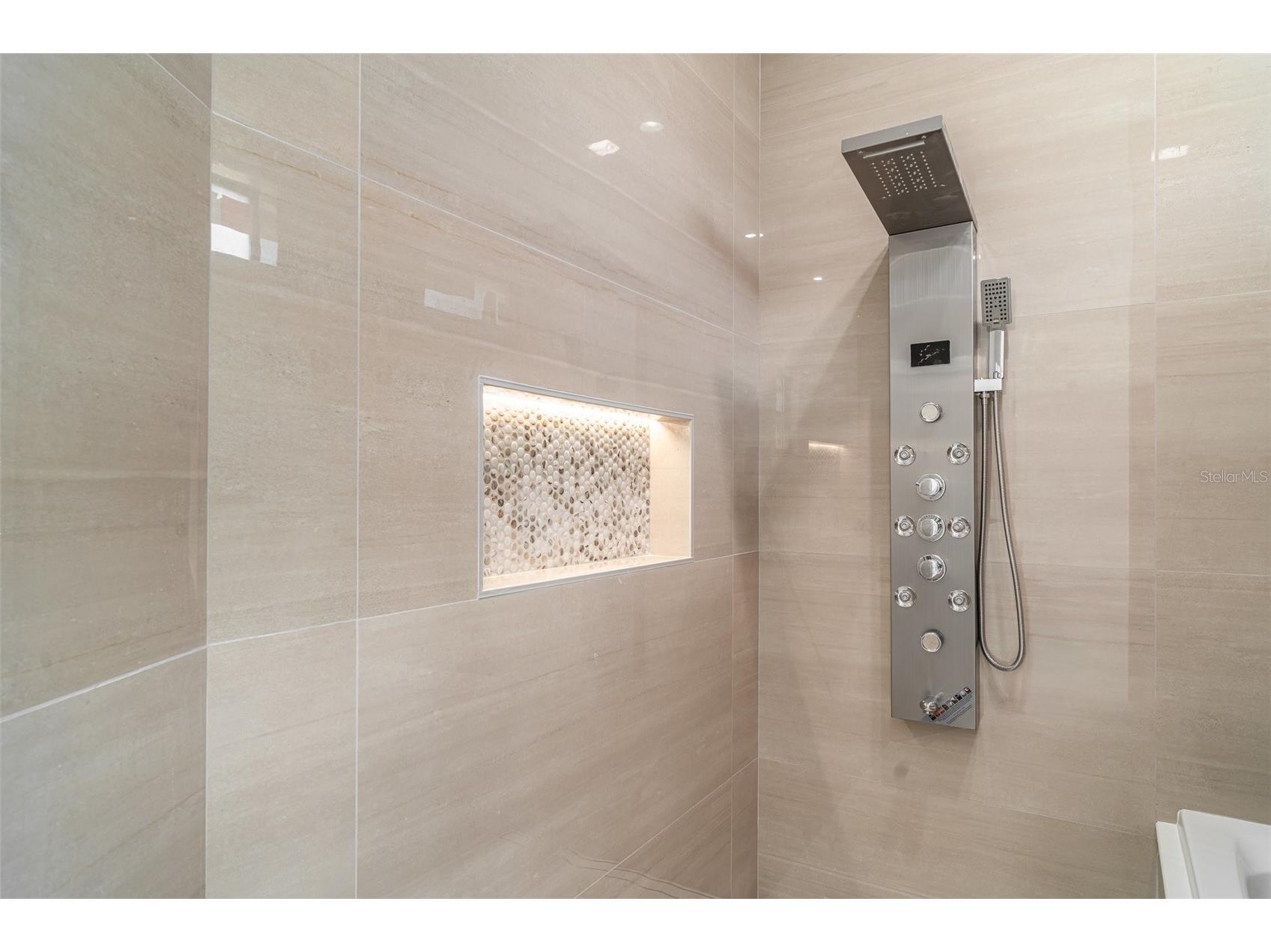 2141 Cork Oak Street Sarasota FL 34232 A4680749 image14