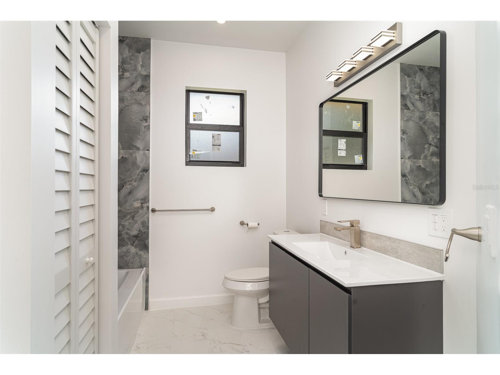 2141 Cork Oak Street Sarasota FL 34232 A4680749 image18