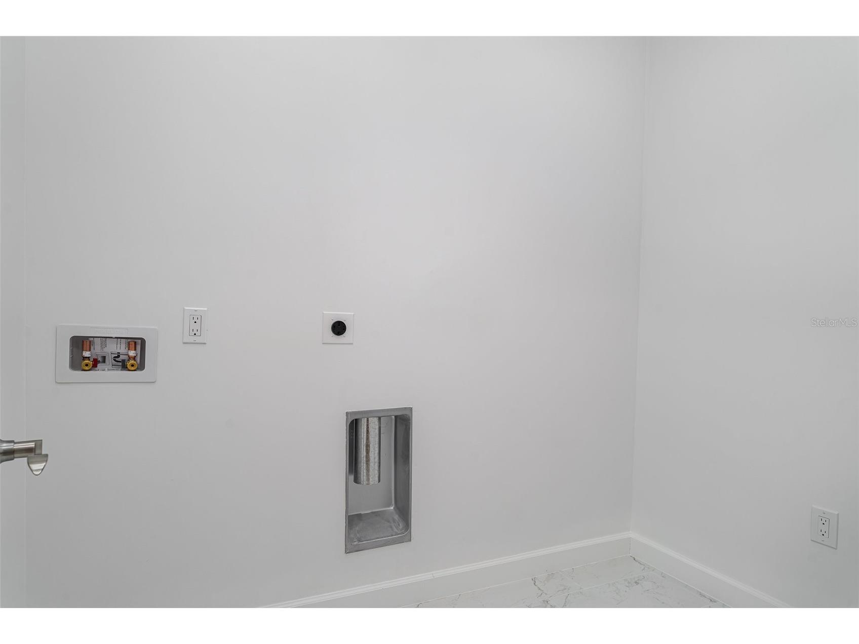 2141 Cork Oak Street Sarasota FL 34232 A4680749 image26