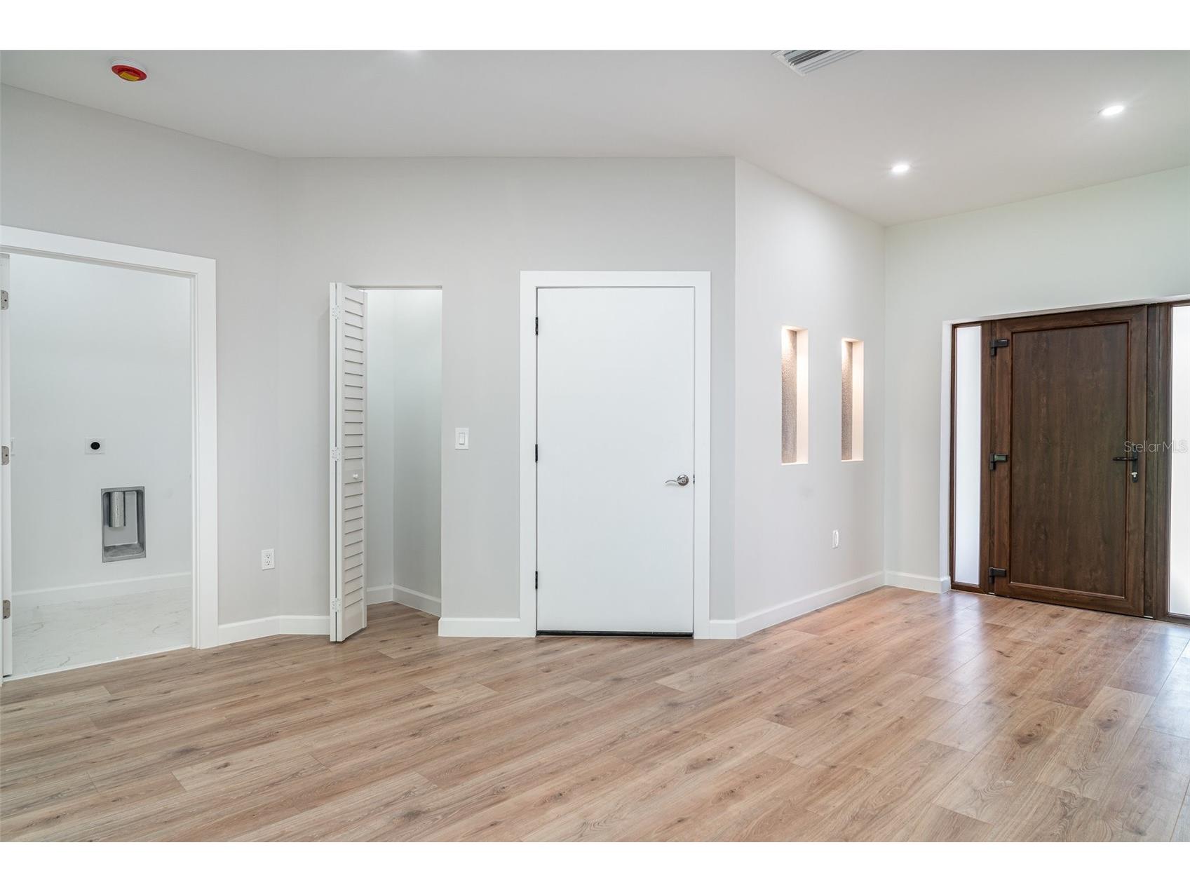 2141 Cork Oak Street Sarasota FL 34232 A4680749 image5